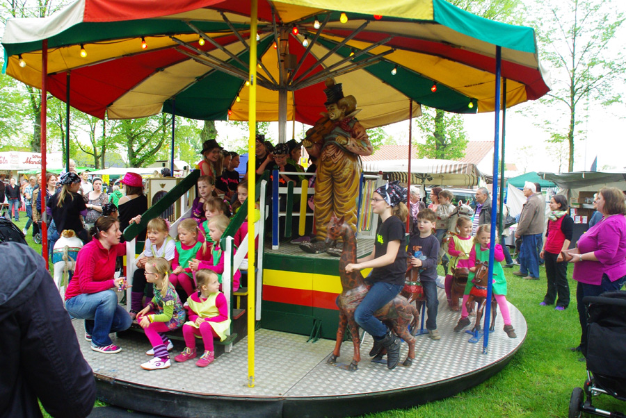 Enniger HILFT Kindern e.V. Nostalgie-Kinderkarussell